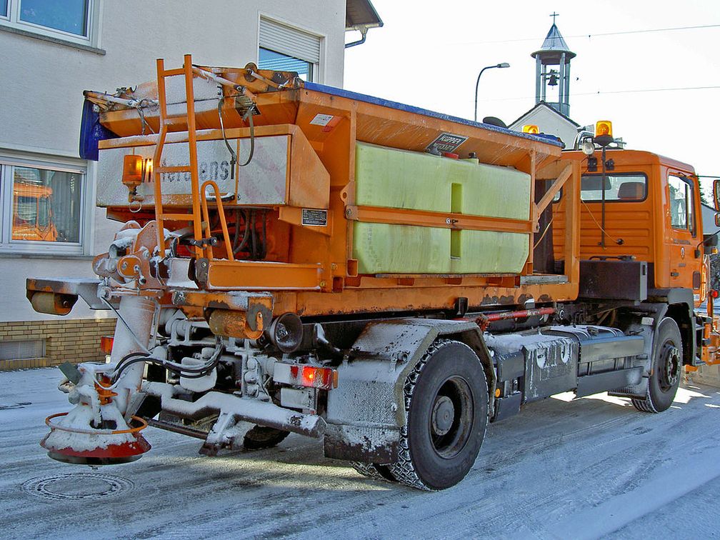 Winterdienst-Streufahrzeug