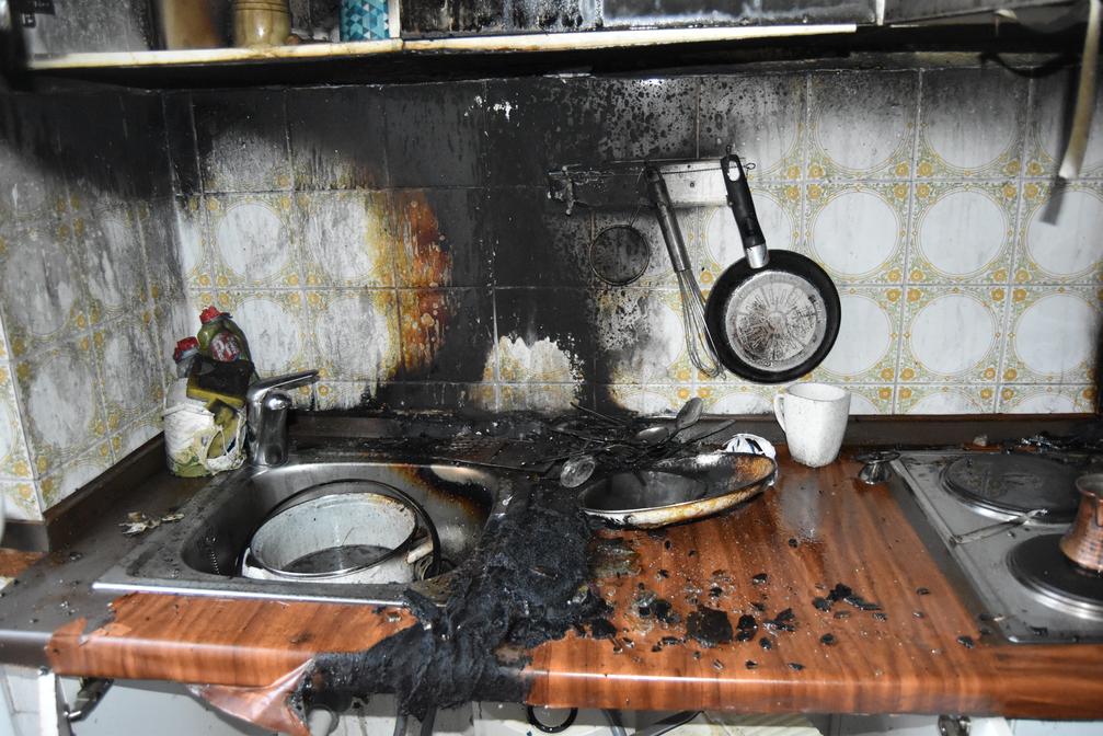 Brand in Küchenzeile Bild: Polizei