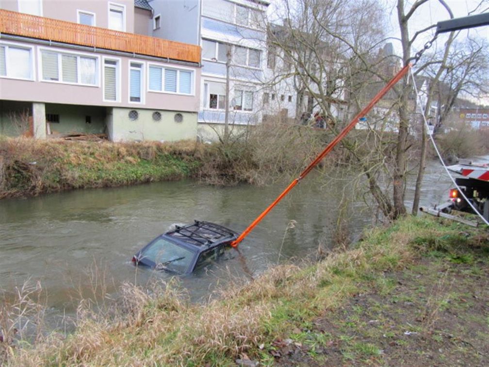 Pkw in der Kyll gelandet Bild: Polizei