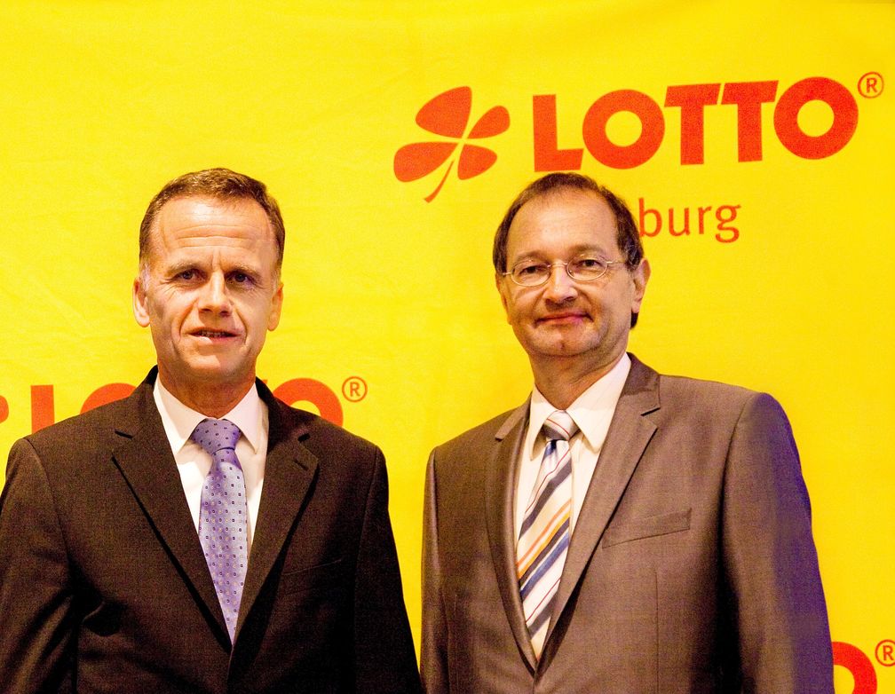 Christoph Holstein, Staatsrat in der Hamburger Behörde für Inneres und Sport (links) und Michael Heinrich, Geschäftsführer von Lotto Hamburg GmbH beim EL-Sicherheitskongress. Bild: "obs/Deutscher Lotto- und Totoblock (DLTB)/Antje Bakker"