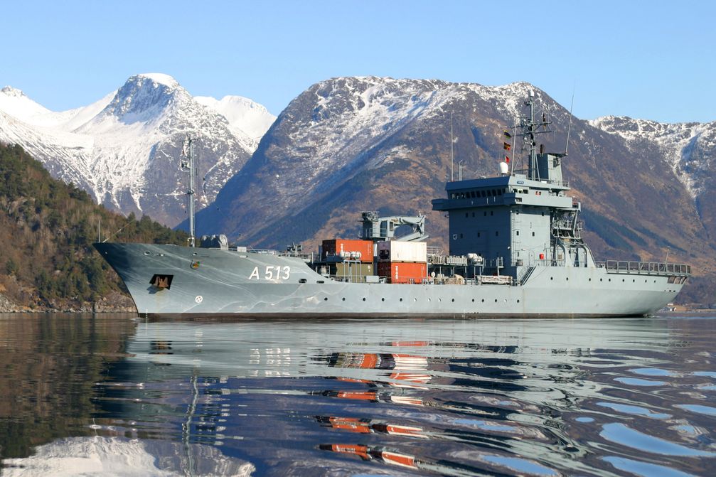 Tender RHEIN in der norwegischen Fjordlandschaft.