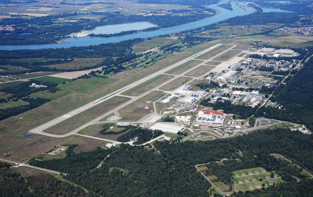 Flughafen Karlsruhe/Baden-Baden (IATA-Code: FKB, ICAO-Code: EDSB), Archivbild
