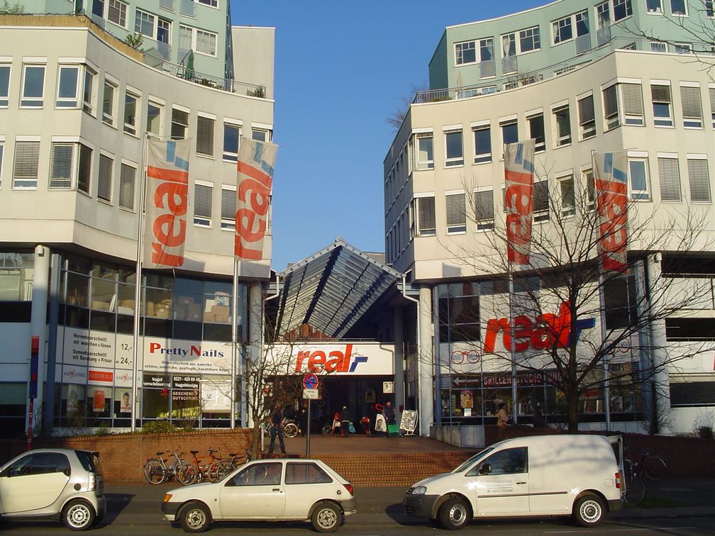 Ein Real-Markt in Köln-Sülz