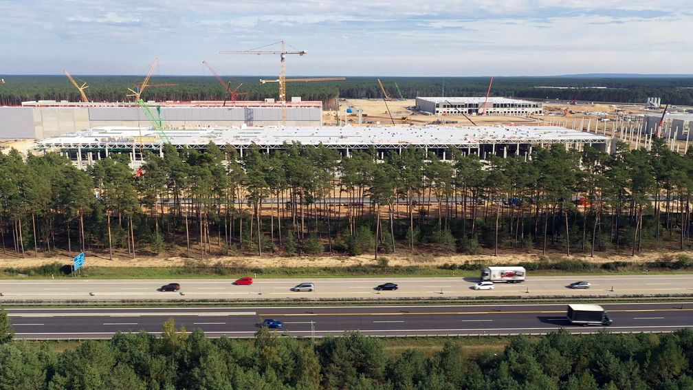 Die Tesla-Baustelle in Brandenburg, Grünheide, Ortsteil Freienbrink.  Bild: ZDF Fotograf: Frank Vieltorf