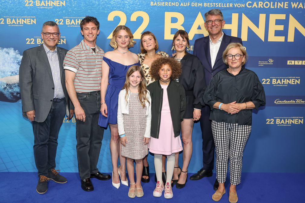 Florian Herrmann, Jannis Niewöhner, Luna Wedler, Caroline Wahl, Anna Eigl, Wolfram Weimer, Zoe Baier, Atabey Chiriac und Dorothee Erpenstein  (2025) Bild: Constantin Film Fotograf: Leonhard Simon