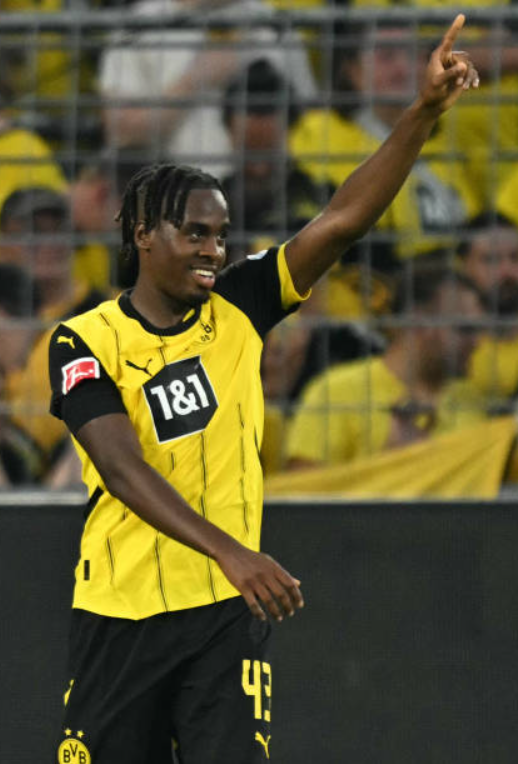 BVB-Spieler-Gittens-unterschreibt-beim-FC-Chelsea