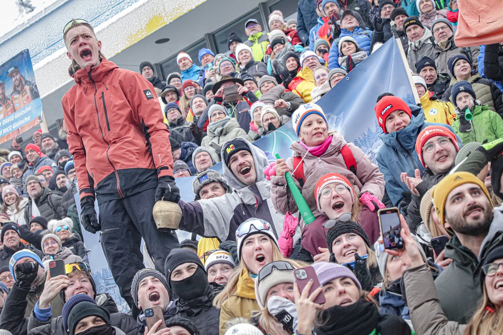 5.300 Zuschauer feierten am Sonntagvormittag den Österreichischen Rodel-Weltmeister Jonas Müller in Oberhof Bild: FIL - Internationaler Rodel Verband Fotograf: Mareks Galinovskis