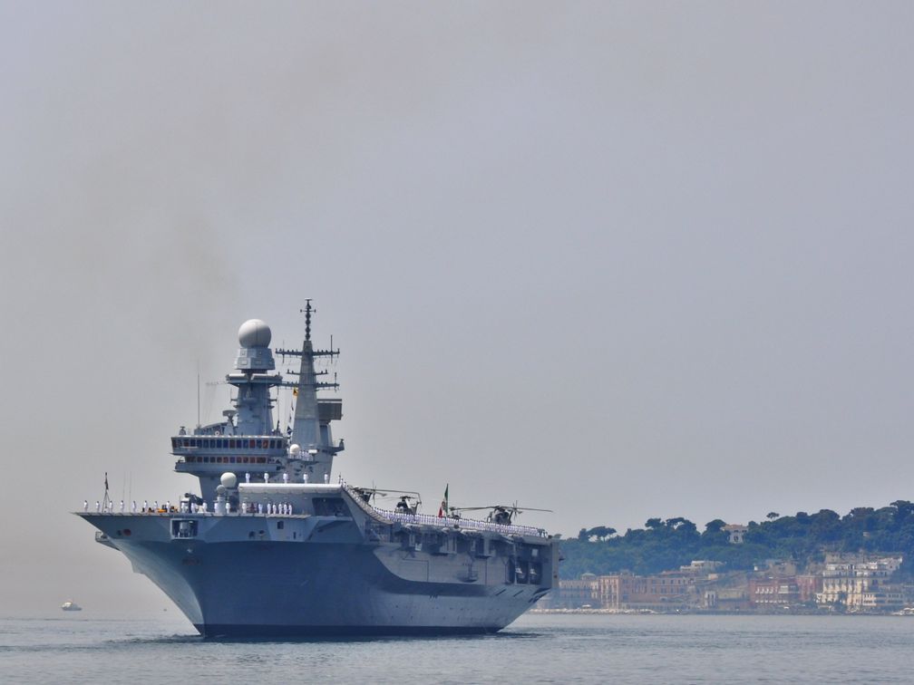 Mission "Sophia": Der italienische Flugzeugträger Cavour, Flaggschiff der EU NAFOR Med ab Juni 2015