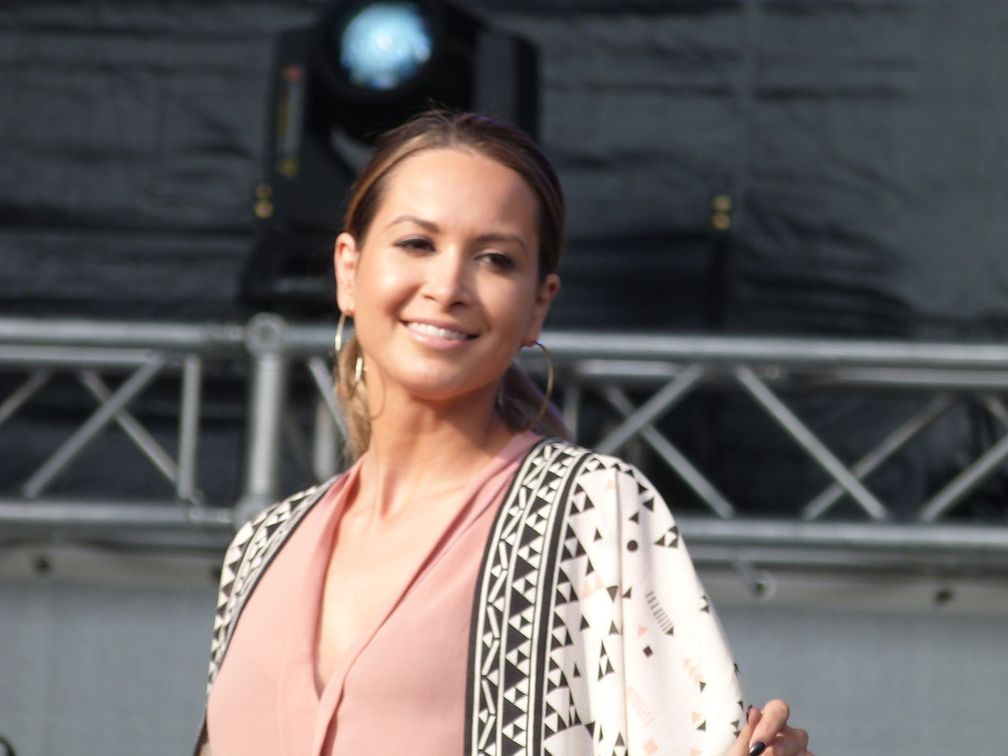 Mandy Capristo Bild: „MandyCapristoRshKindertag2012“ von HeidecamperSg - Eigenes Werk. Lizenziert unter CC BY-SA 3.0 über Wikimedia Commons - https://commons.wikimedia.org/wiki/File:MandyCapristoRshKindertag2012.JPG#mediaviewer/File:MandyCapristoRshKindertag2012.JPG