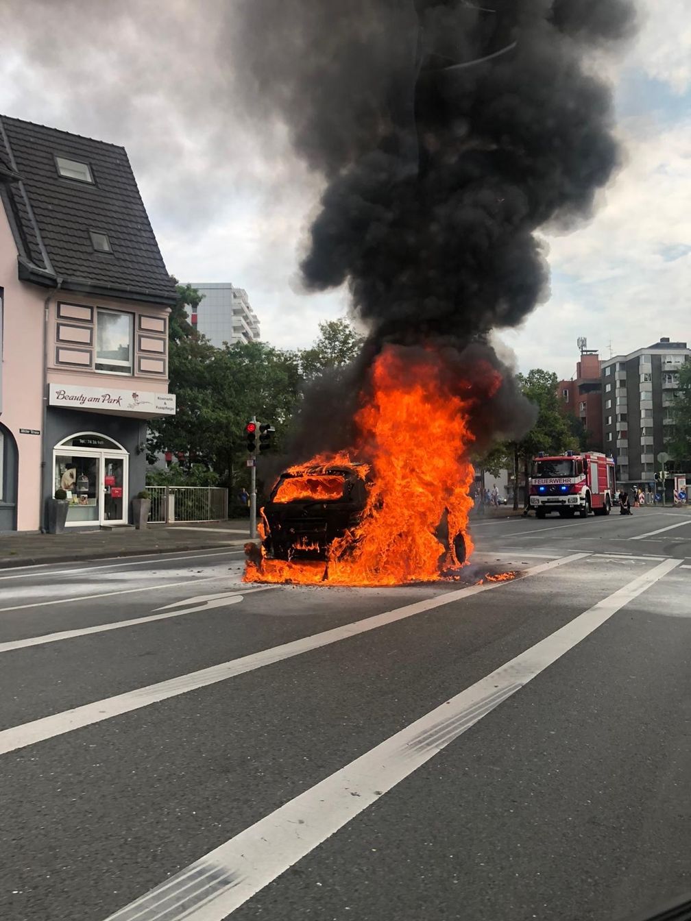 Brennender Pkw Neuss Bild: Polizei