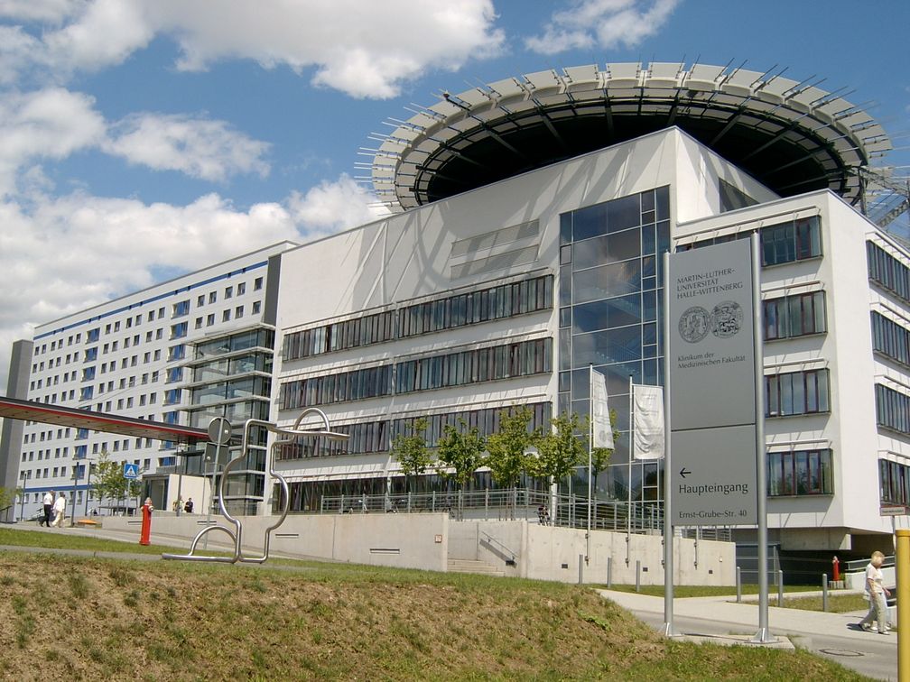 Uniklinik Halle, die Westseite des Krankenhauses