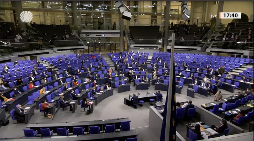 Bild: Bundestag/Youtube/Screenshot/Reitschuster/Eigenes Werk