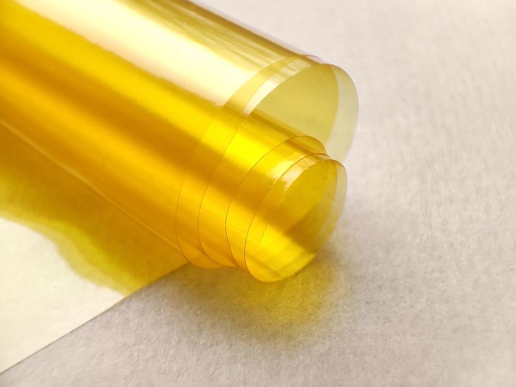 Das innovative Material wird aus pflanzlichen Nebenprodukten der Agrarindustrie hergestellt und ist in kürzester Zeit in der freien Natur vollständig kompostierbar.  Bild: traceless materials Fotograf: DAS FUTTERHAUS-Franchise GmbH & Co. KG