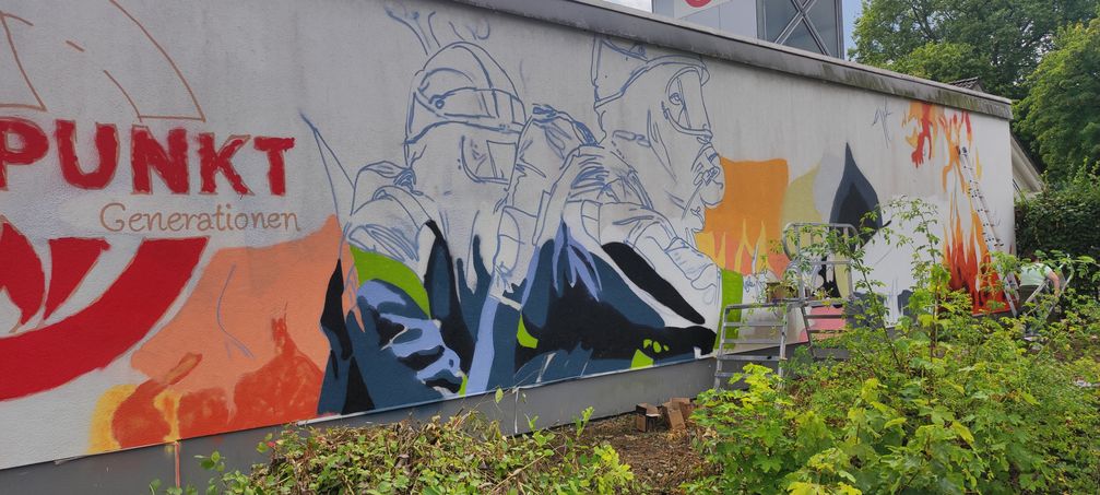 Farbenfrohe Hingucker am Arnsberger Bahnhof