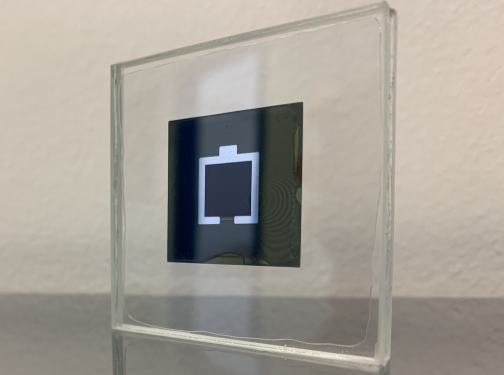 Die Tandemsolarzelle wurde im typischen Labormaßstab von einem Quadratzentimeter realisiert. Das Aufskalieren ist jedoch möglich. Bild:  Eike Köhnen/HZB