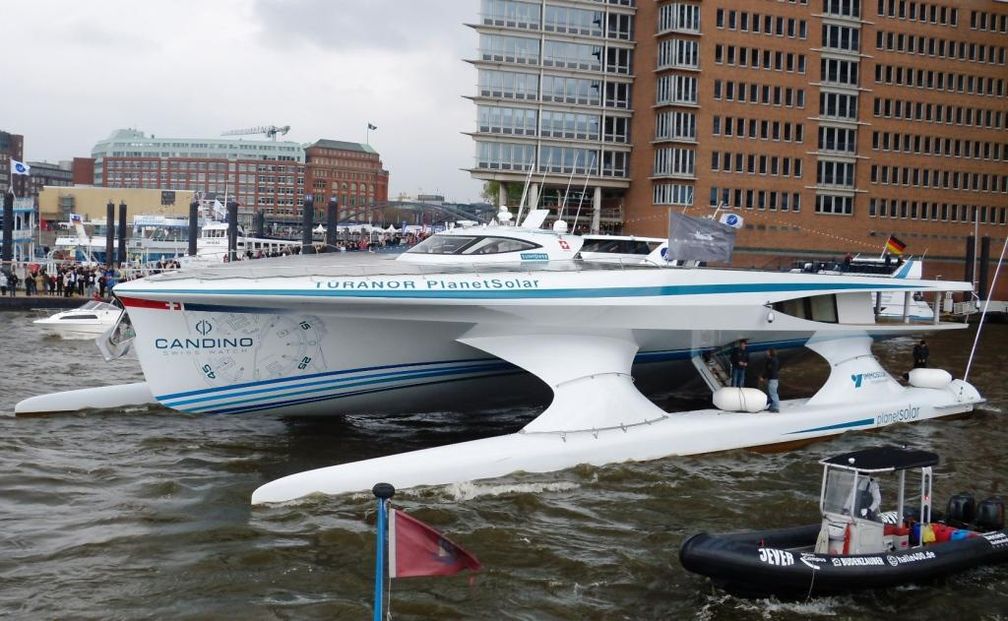 Tûranor PlanetSolar im Hamburger Hafen