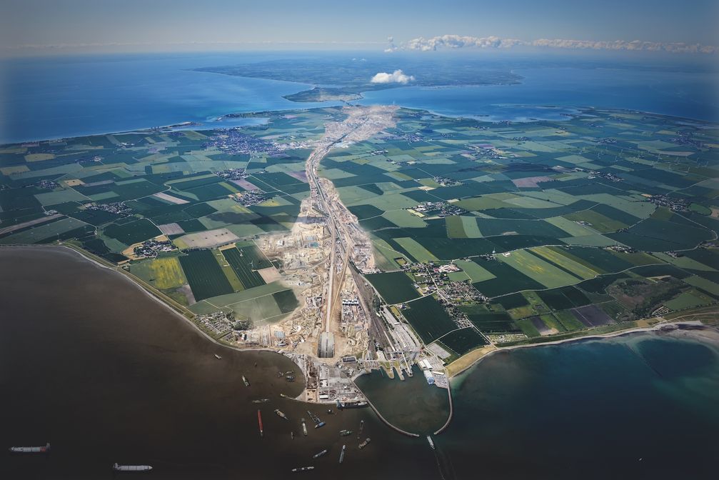Die Simulation jenes Teils der Großbaustelle, der allein schon der Ostseeinsel Fehmarn droht / BELTRETTER. Bild: "obs/Beltretter e.V./Martin Elsen"