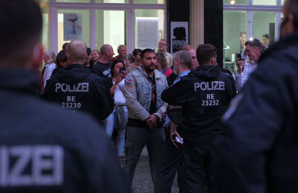 Hildmann während einer Protestveranstaltung vor seinem Berliner Imbiss im August 2020