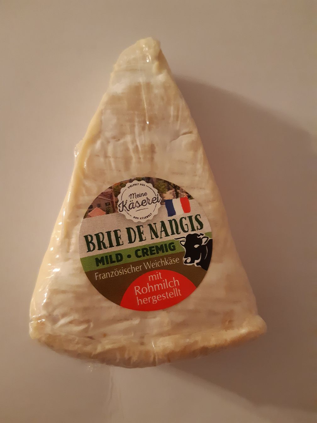 Der Lieferant Jermi Käsewerk GmbH informiert über einen Warenrückruf des Produktes "Meine Käserei Brie de Nangis, französischer Weichkäse mit Rohmilch hergestellt, ca. 100 g". Bild: "obs/Lidl"