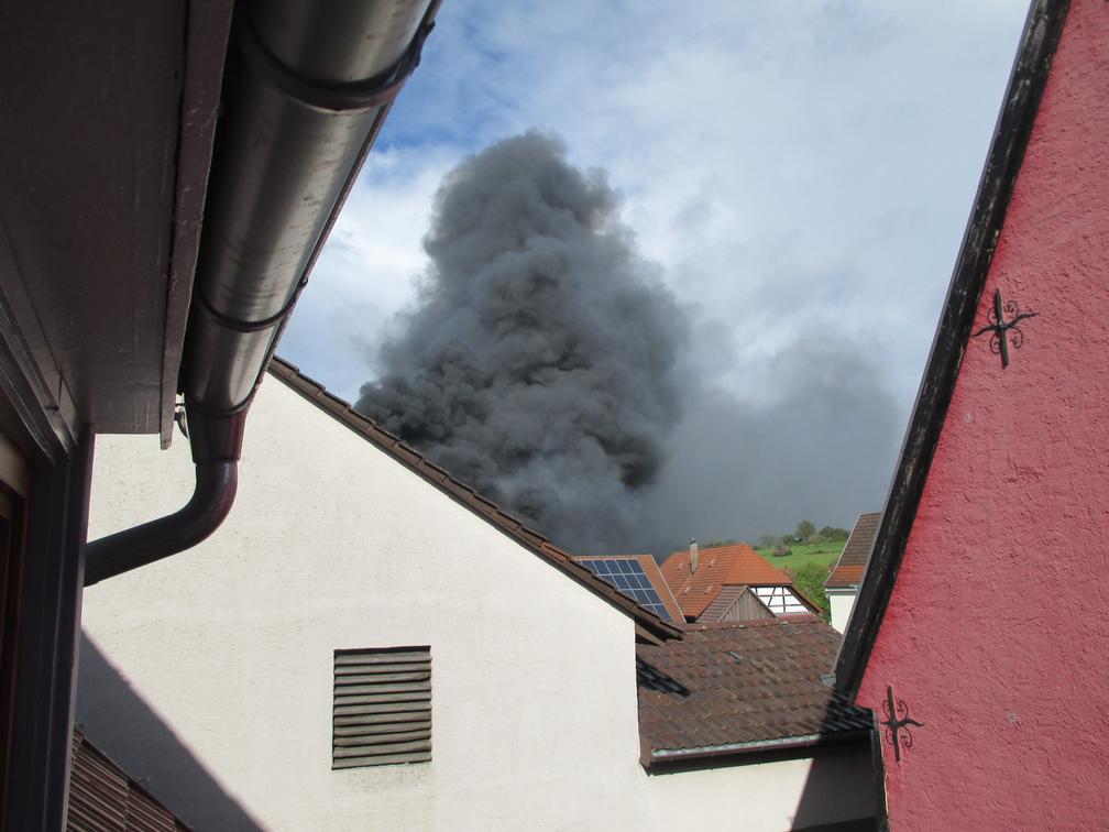 Brennende Hallen in Keltern Weiler am 16.04.2024  Bild: Unbekannt / Eigenes Werk