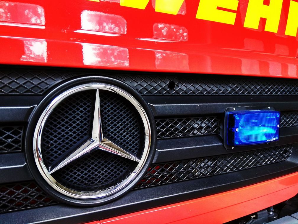 Feuerwehr befreit Mutter und Säugling aus misslicher Lage.