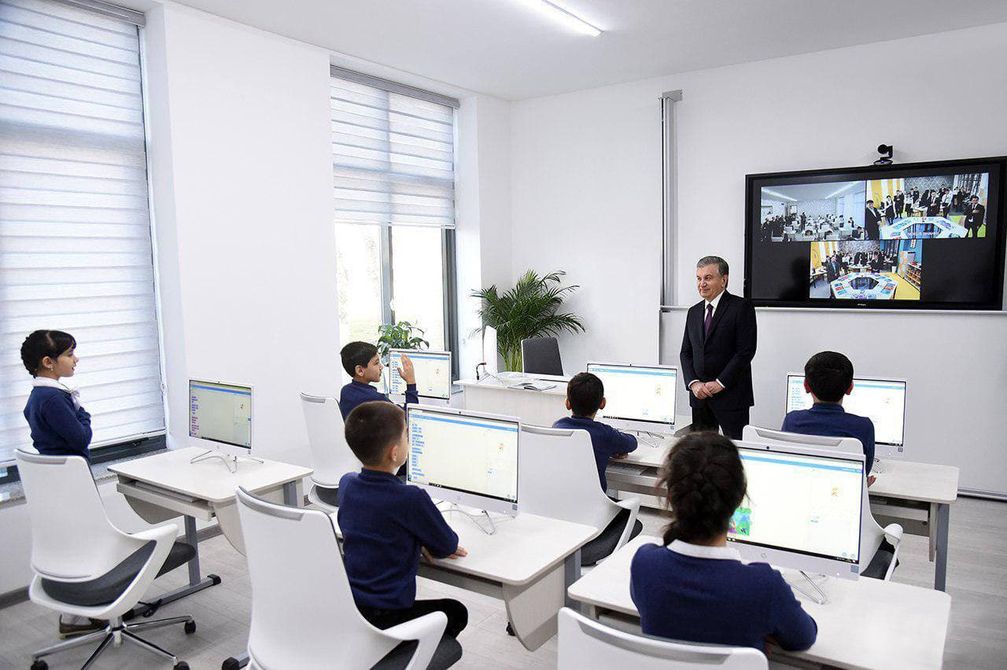 Präsident von Usbekistan bei einem Schulbesuch  Bild: Berliner Telegraph UG Fotograf: Berliner Telegraph UG