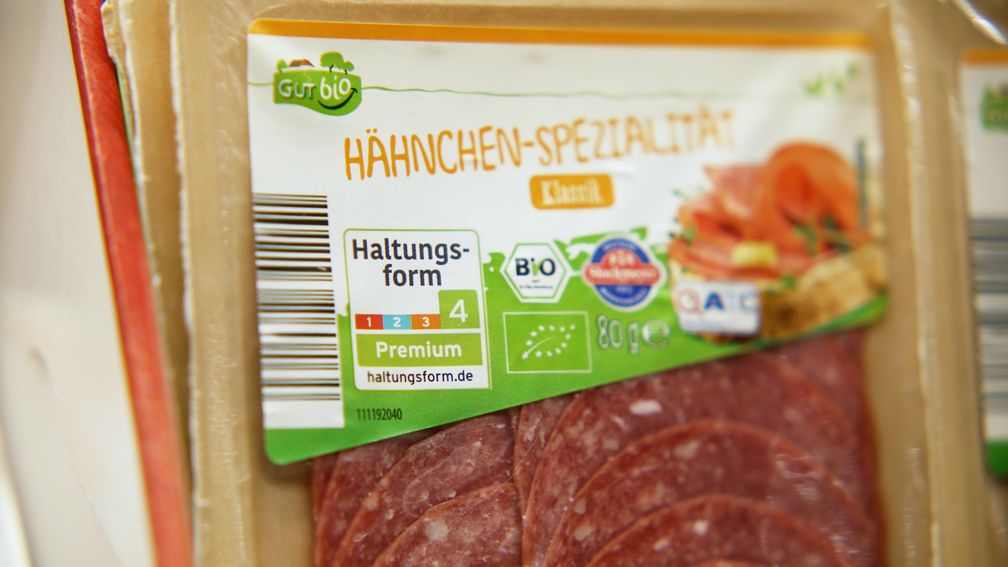 ALDI stellt auch gekühlte Fleisch- und Wurstwaren vollständig auf Haltungsformen 3 und 4 um