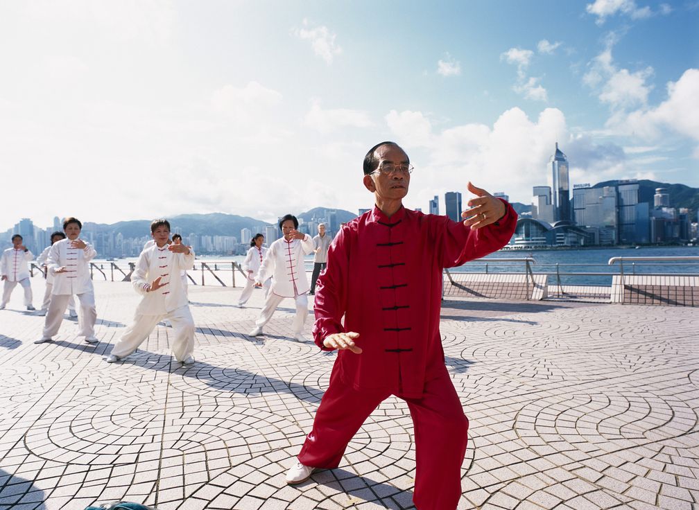 Menschen bei der Tai Chi Praxis in Hongkong  Bild: Hong Kong Tourism Board Fotograf: Hong Kong Tourism Board