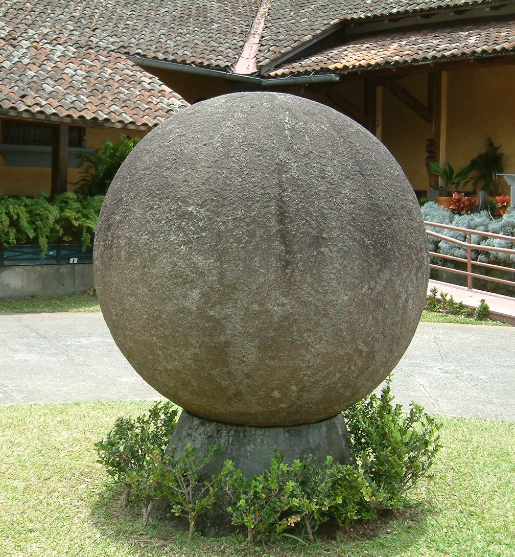 Steinkugel im Hof des Nationalmuseums von Costa Rica