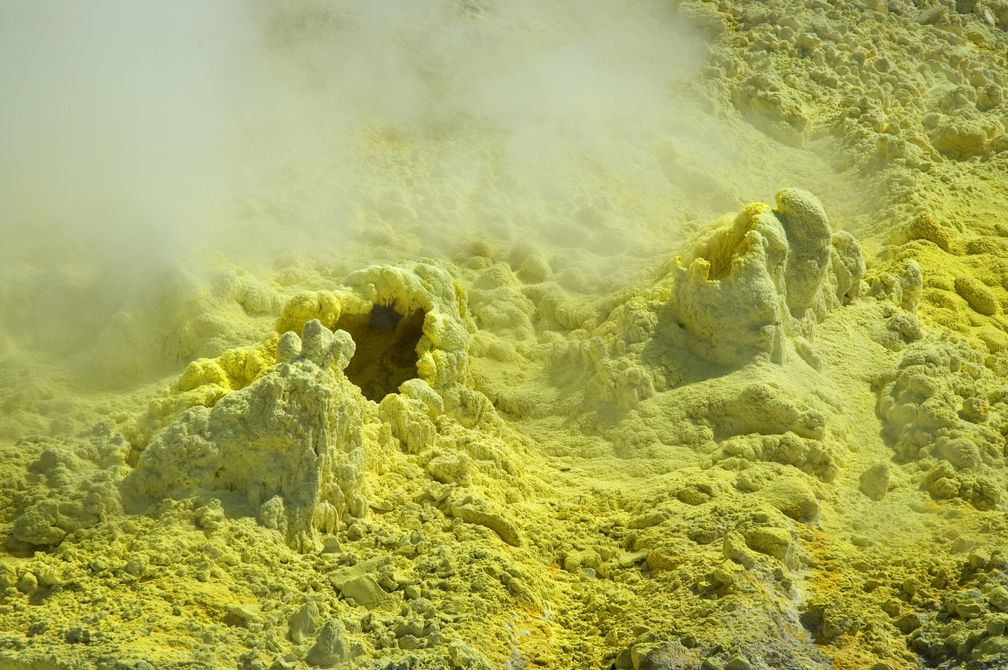 Dampfende Schwefel-Fumarole auf White Island in Neuseeland  (Symbolbild)