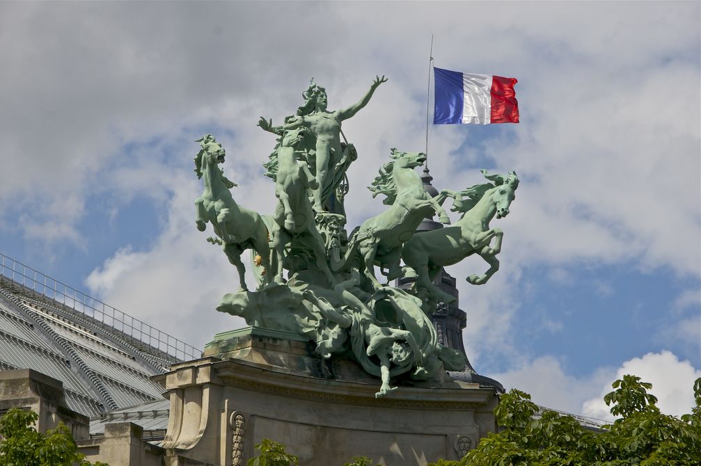 Quadriga-Statue auf der Spitze des Grand Palais in Frankreich (Archivbild)