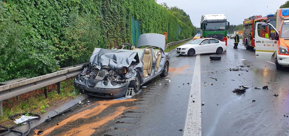 Der Verunfallte PKW auf der BAB 1