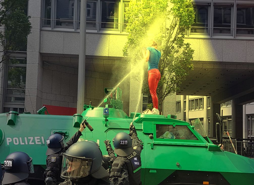 Pfefferspray-Einsatz bei G20 bleibt ohne Konsequenzen: So sieht "Recht" in der Bundesrepublik Deutschland aus.