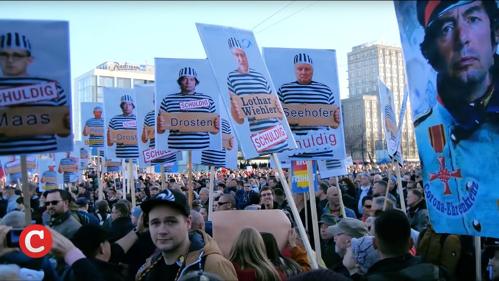 Hundertausende friedliche Demonstranten protestieren für Friede, Freiheit und gegen eine Diktatur am 07.11.2020.