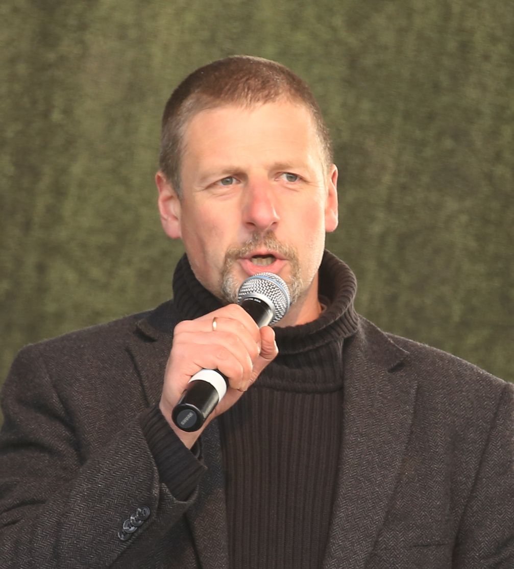 Götz Kubitschek auf einer Pegida-Demonstration am 13. April 2015