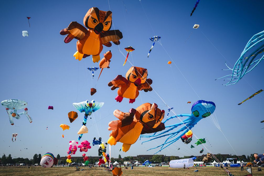 12-Stadt-und-Land-Festival-der-Riesendrachen-auf-dem-Tempelhofer-Feld