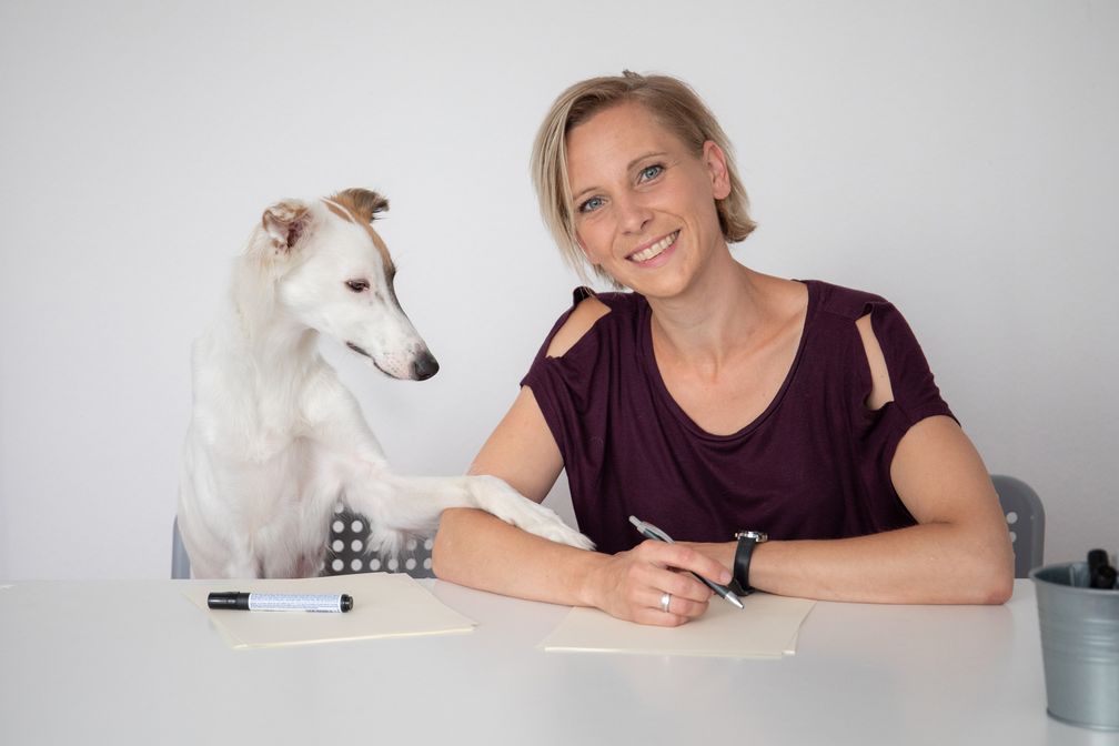 Hundetrainerin Julia Hammerschmidt  Bild: Erfolgsprojekt Tierschule GmbH i Fotograf: Erfolgsprojekt Tierschule GmbH i