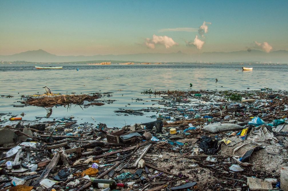 Müllmassen in der Guanabara-Bucht in Rio de Janeiro.  Bild: One Earth - One Ocean Fotograf: One Earth - One Ocean