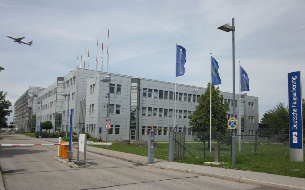 Gebäude der DFS am Flughafen München. Bild: Sopwith12 / wikipedia.org