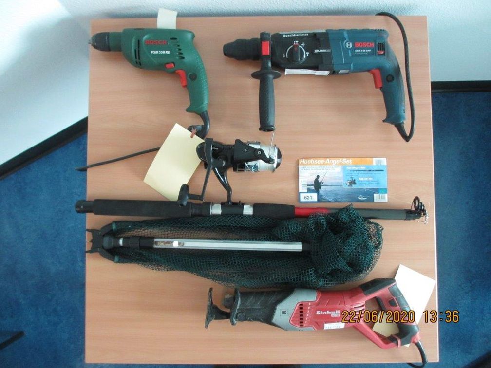 Übersicht Werkzeug und Angel-Set Bild: Polizei
