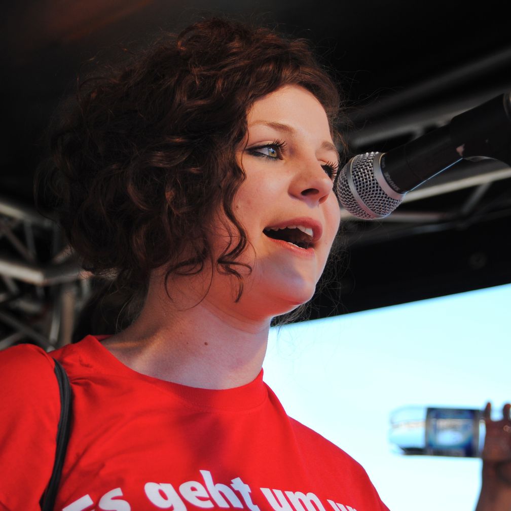 Gesine Agena auf einer Demonstration in Hamburg für die Schulreform im Juni 2010