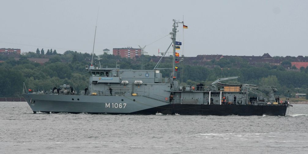 Auslaufen aus dem Kieler Marinehafen in Richtung Mittelmeer.