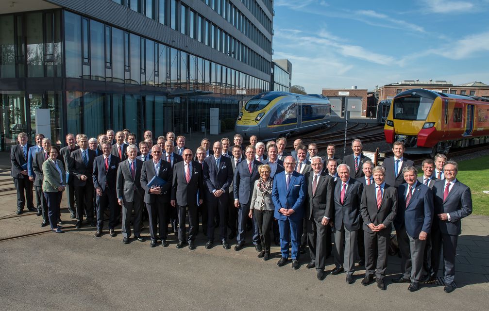 Initiativkreis Ruhr fordert weitere Schritte im Kampf gegen überlastete Verkehrsnetze. Vollversammlung des Initiativkreises Ruhr: Die Persönlichen Mitglieder tagten im Siemens-Werk in Krefeld-Uerdingen. Bild: "obs/Initiativkreis Ruhr GmbH/Foto: Initiativkreis Ruhr/IR"