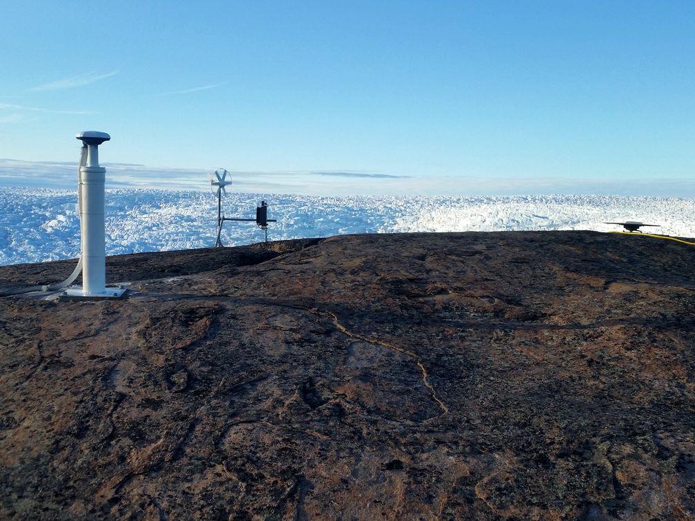 Permanente GPS-Station auf einem Nunatak am Eisrand
Quelle: © L. Eberlein (idw)