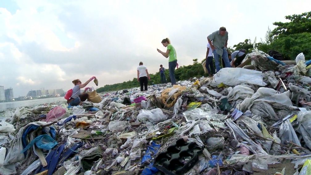 Wissenschaftler schätzen, dass etwa zwölf Milliarden Tonnen Plastikmüll im Jahr 2050 in den Ozeanen treiben. Bild: "obs/ZDF"