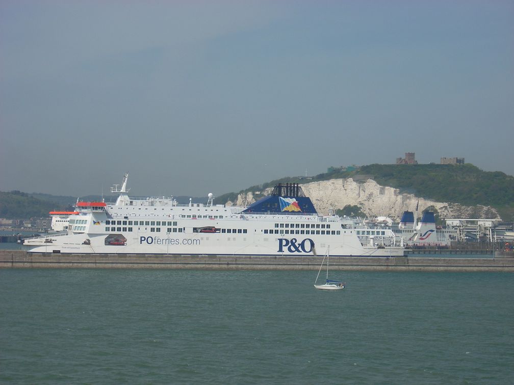 Fährhafen mit Dover Castle