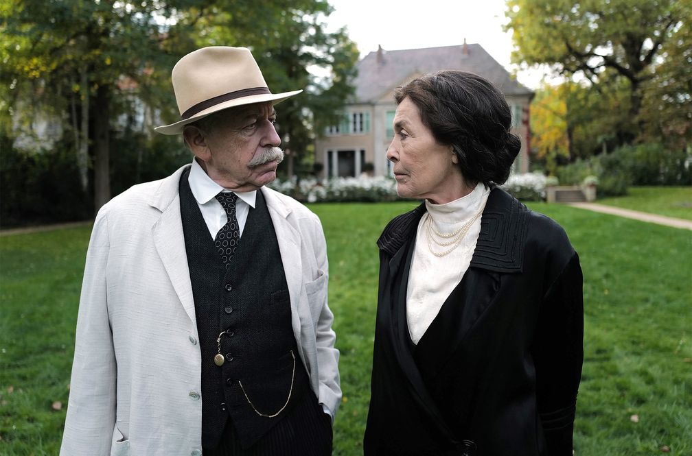 Thekla Carola Wied spielt in dem historischen Drama Martha Liebermann, die Ehefrau des Malers Max Liebermann (Rüdiger Vogler).  Bild: ARD Degeto Fotograf: Jan Prahl