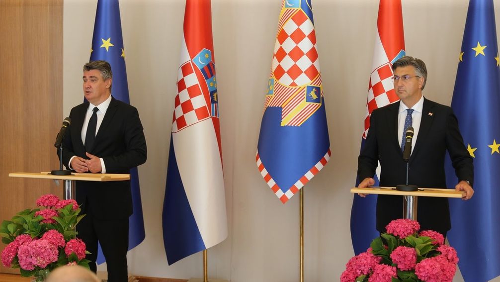 Kroatiens Präsident Zoran Milanović (l.) und Ministerpräsident Andrej Plenković bei einer Pressekonferenz nach einem Treffen im Präsidialamt in Zagreb, Kroatien, 16. Juli 2020.