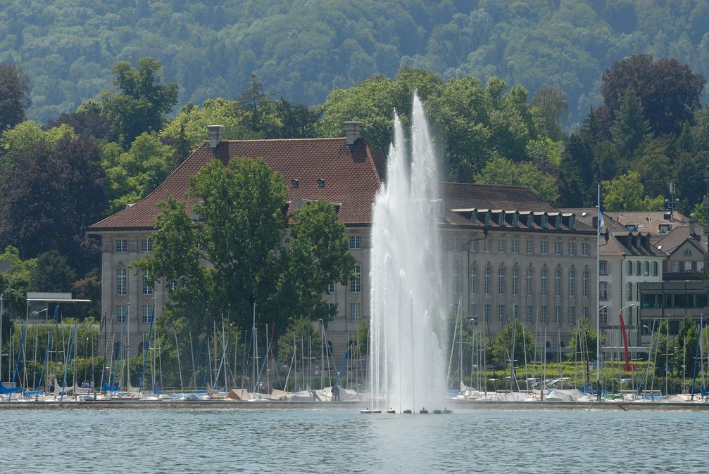 Konzernzentrale am Mythenquai in Zürich