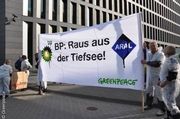 Greenpeace-Protest vor der Zentrale von BP-Deutschland.  